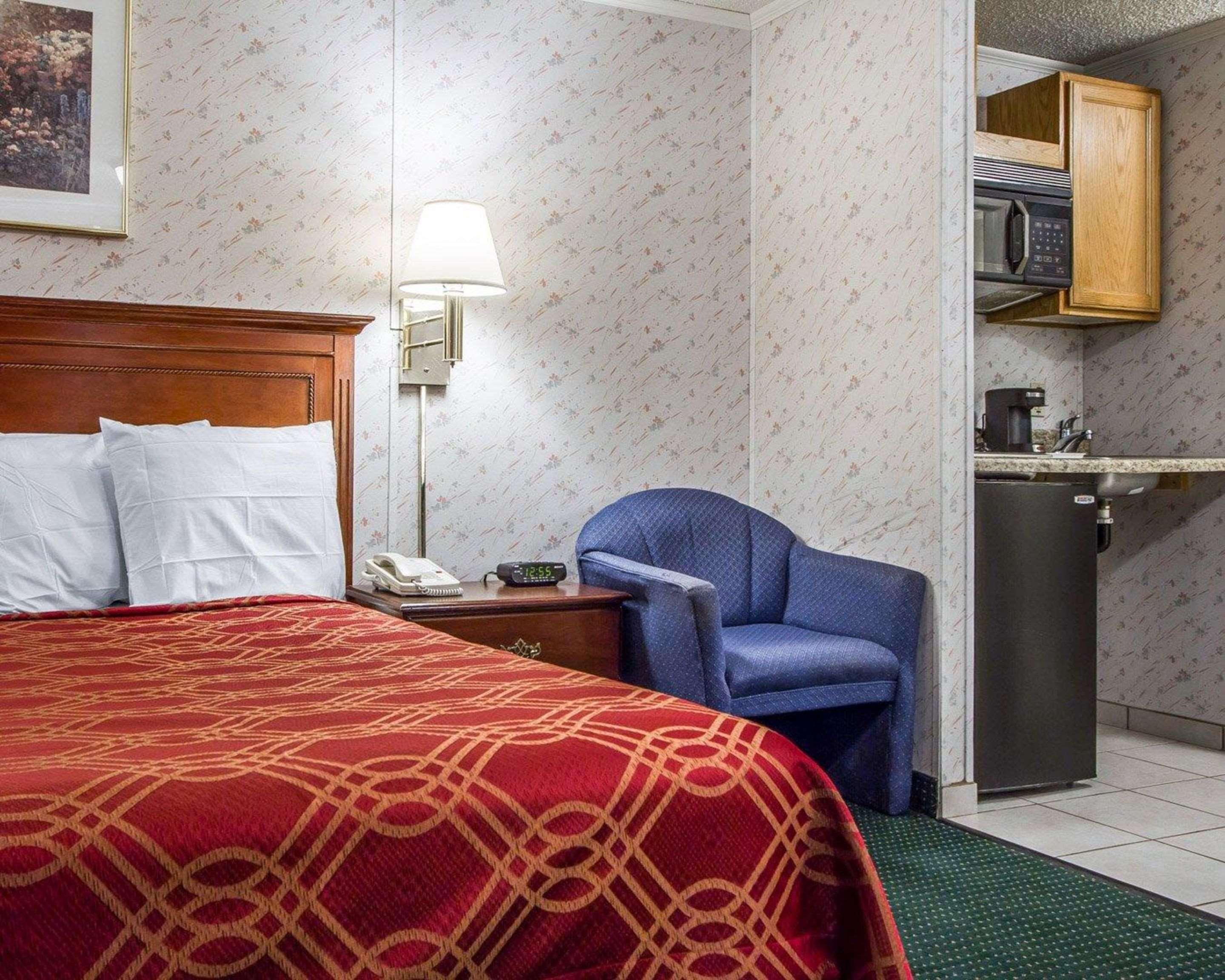 Rodeway Inn & Suites Brunswick Near Hwy 1 Экстерьер фото