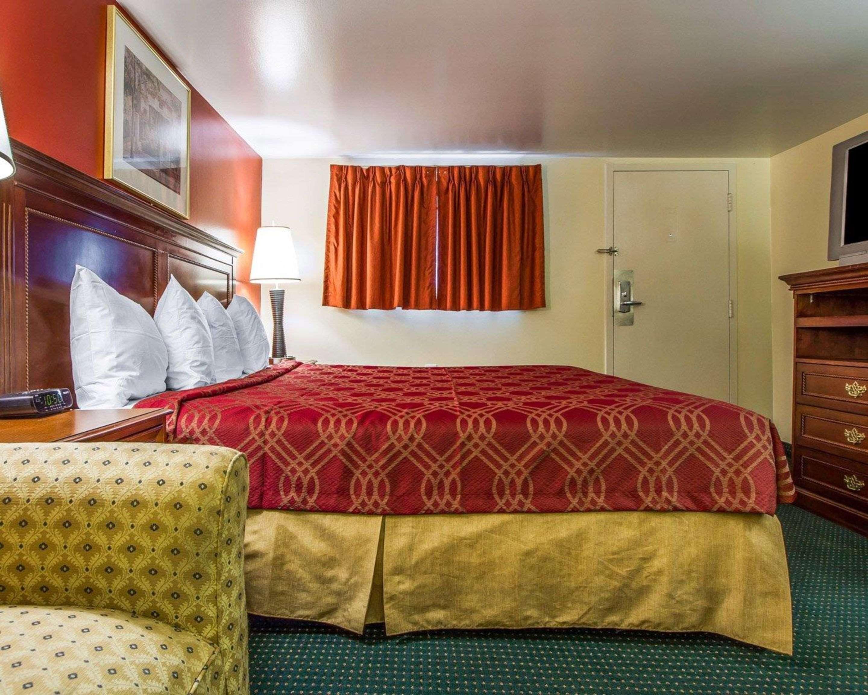 Rodeway Inn & Suites Brunswick Near Hwy 1 Экстерьер фото