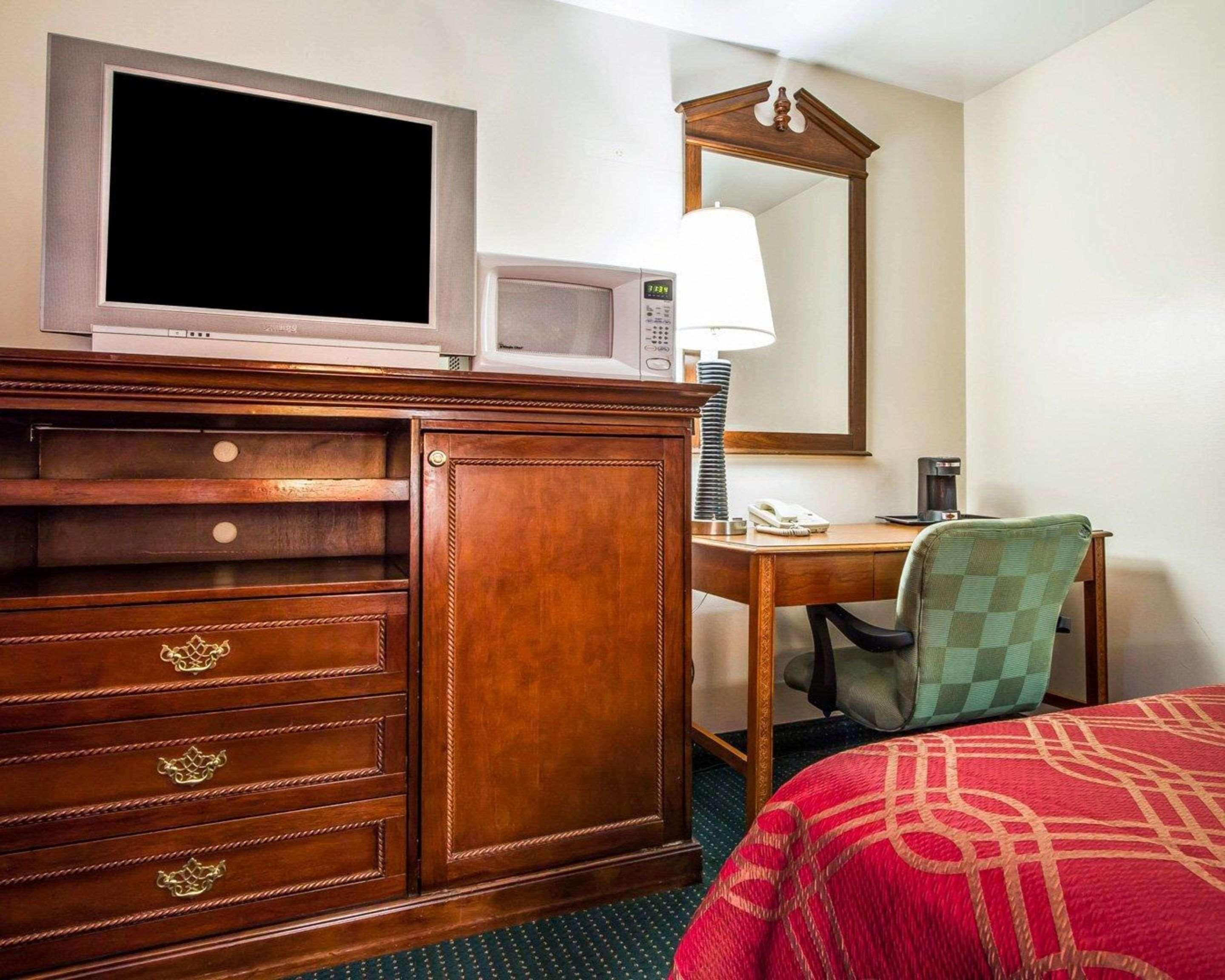 Rodeway Inn & Suites Brunswick Near Hwy 1 Экстерьер фото