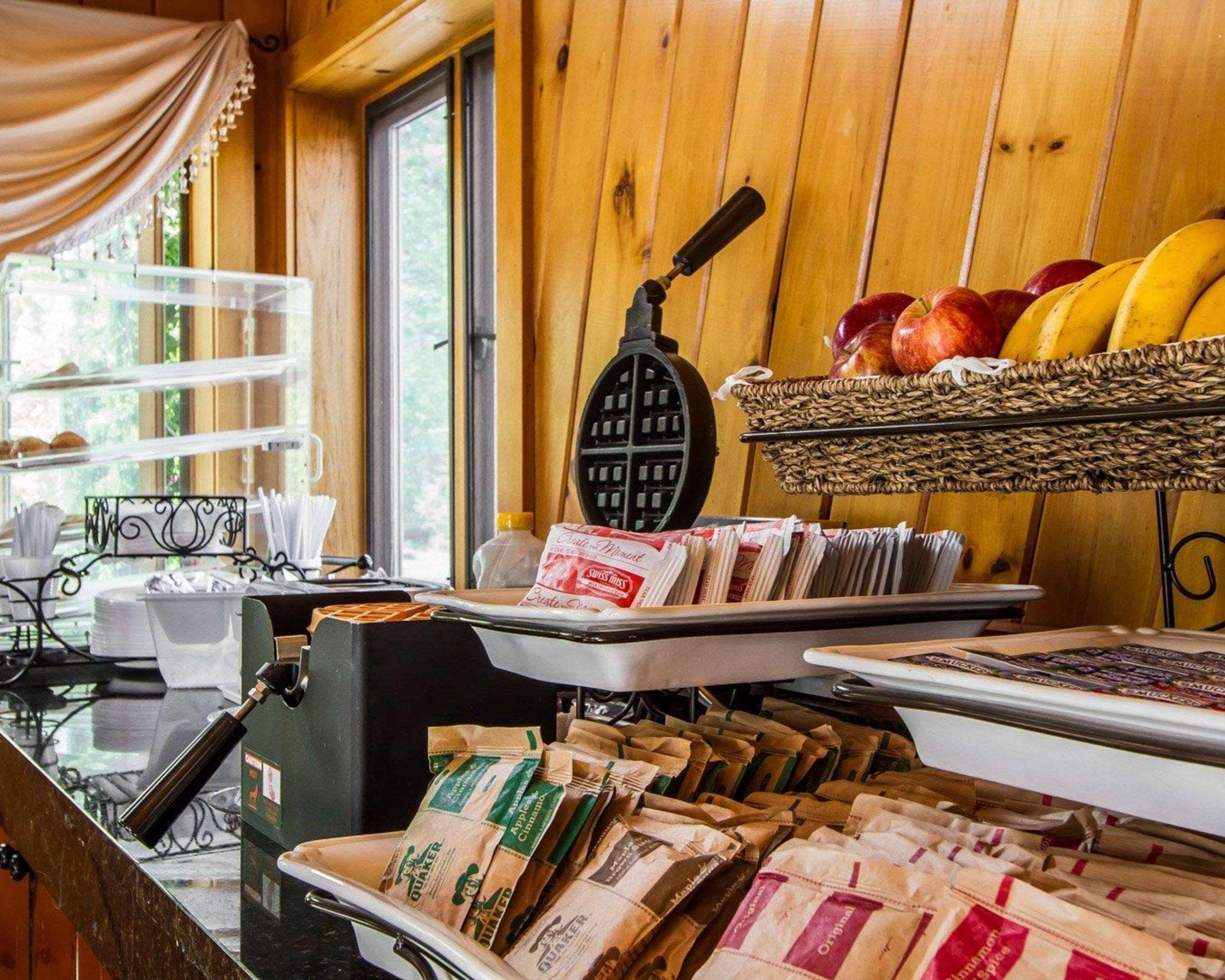 Rodeway Inn & Suites Brunswick Near Hwy 1 Экстерьер фото