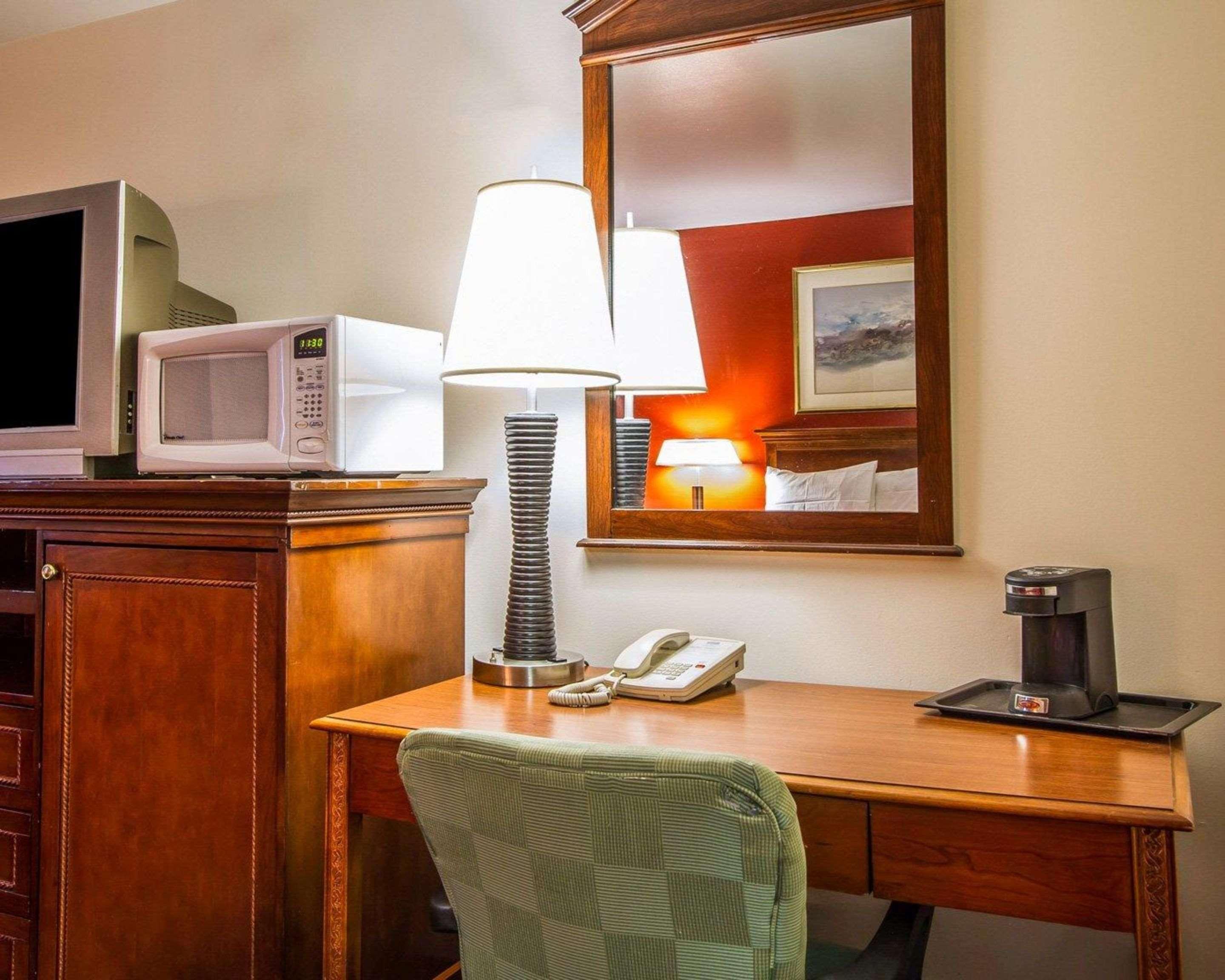 Rodeway Inn & Suites Brunswick Near Hwy 1 Экстерьер фото