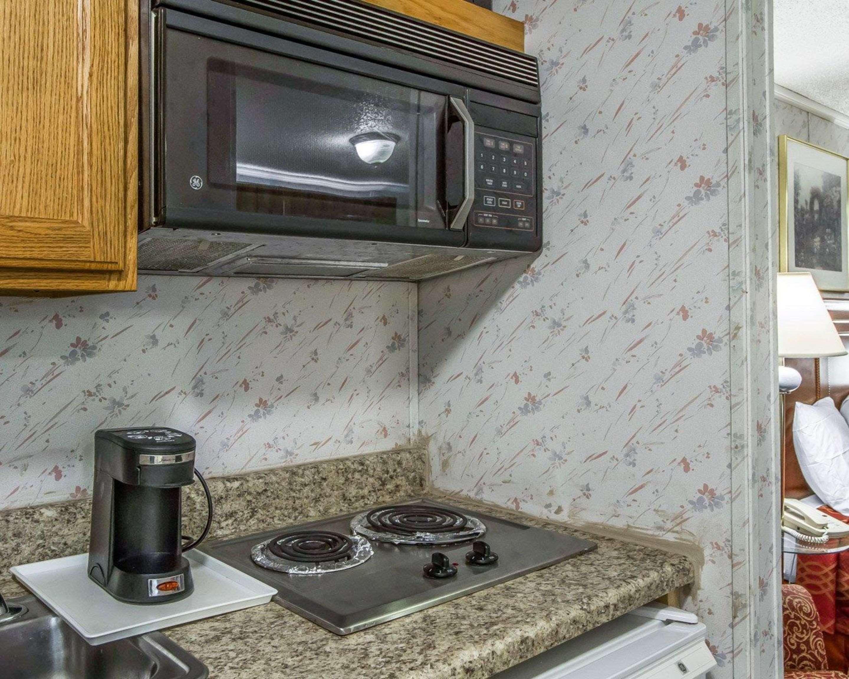 Rodeway Inn & Suites Brunswick Near Hwy 1 Экстерьер фото