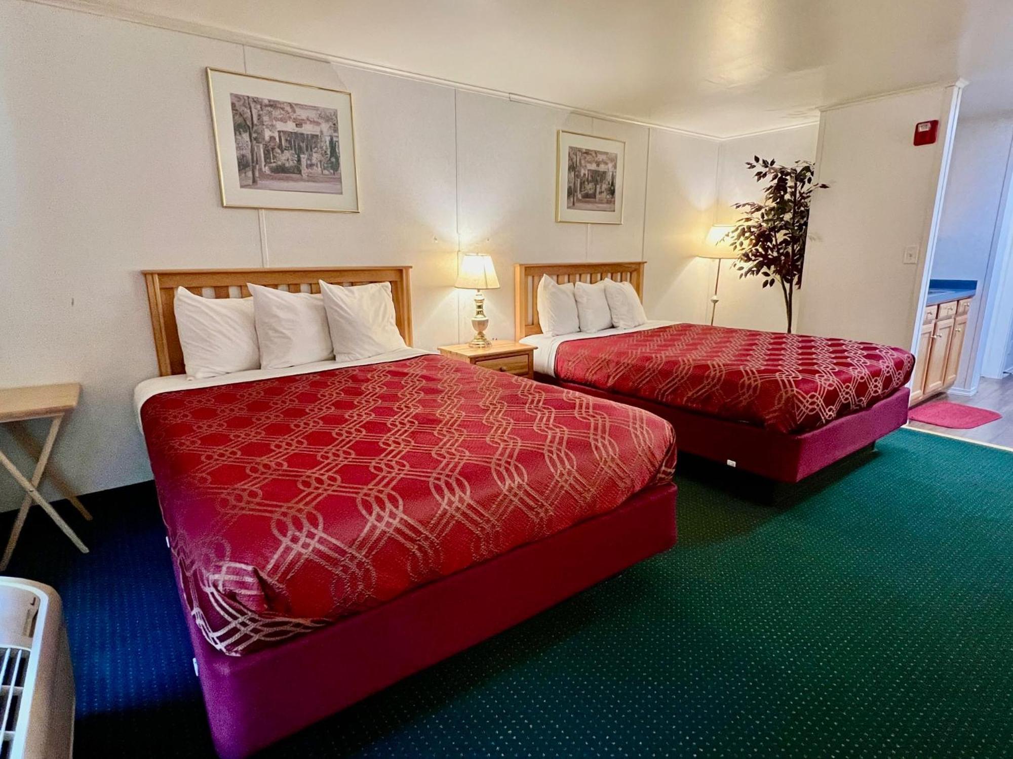 Rodeway Inn & Suites Brunswick Near Hwy 1 Экстерьер фото