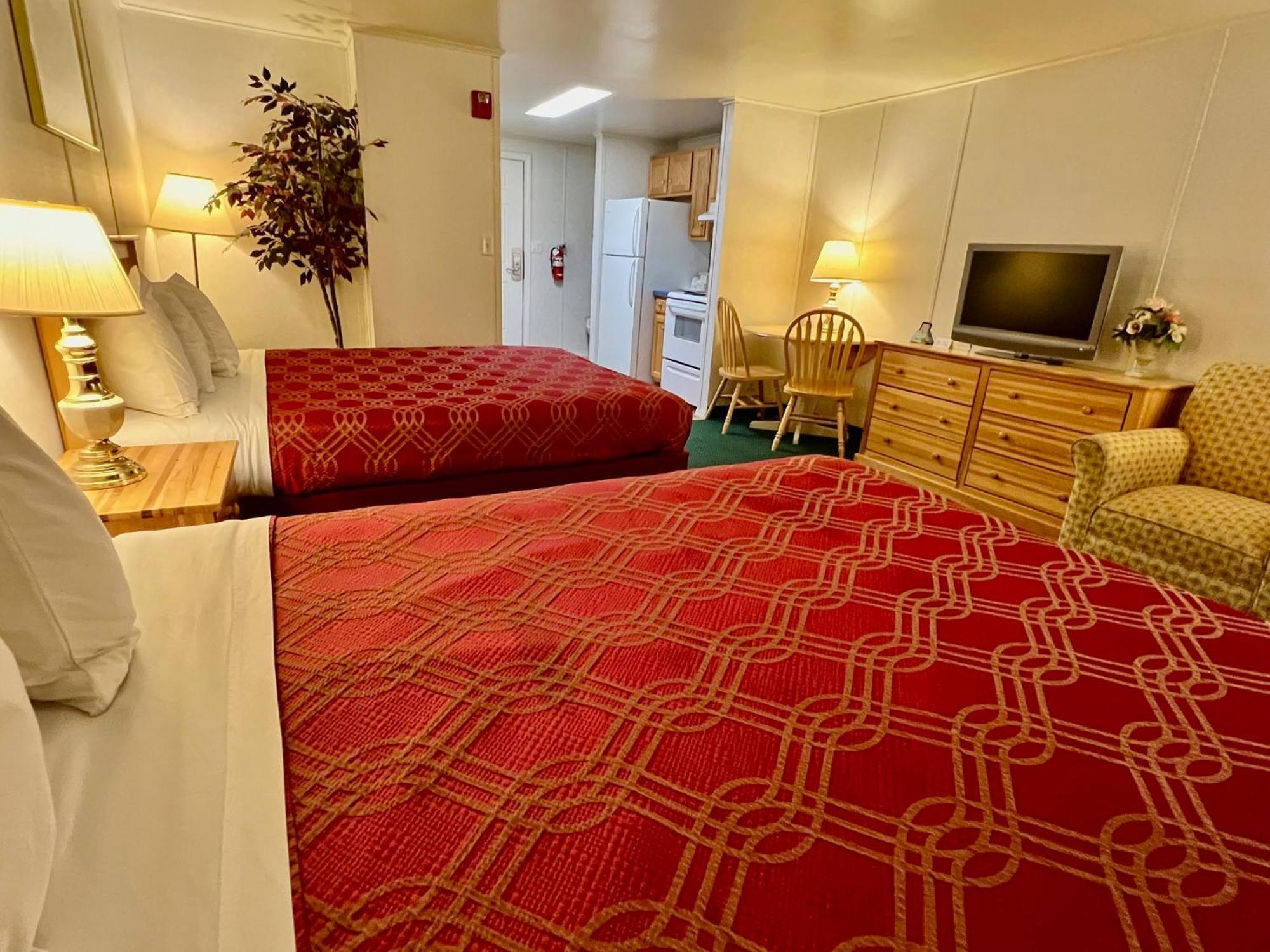 Rodeway Inn & Suites Brunswick Near Hwy 1 Экстерьер фото