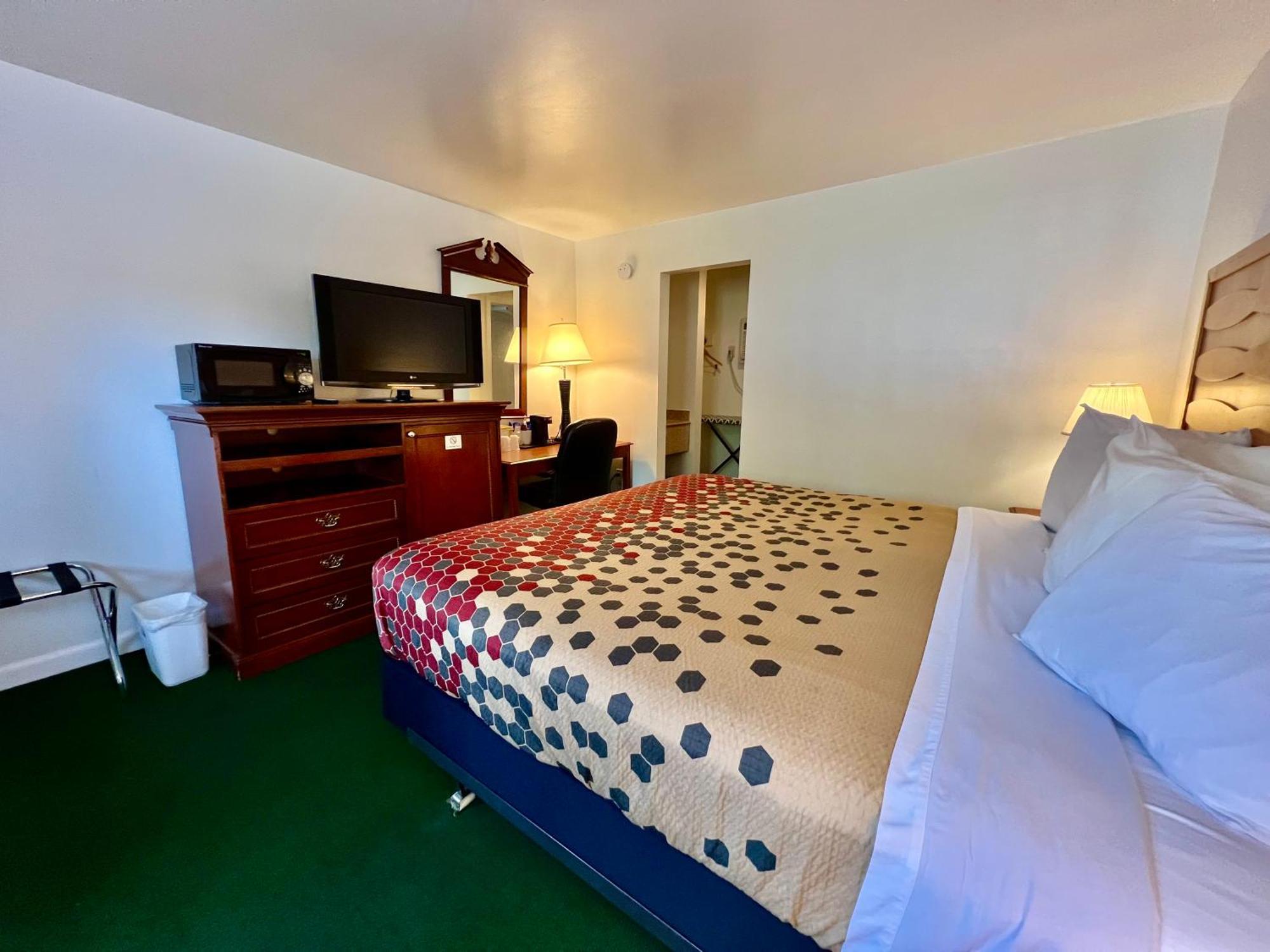 Rodeway Inn & Suites Brunswick Near Hwy 1 Экстерьер фото