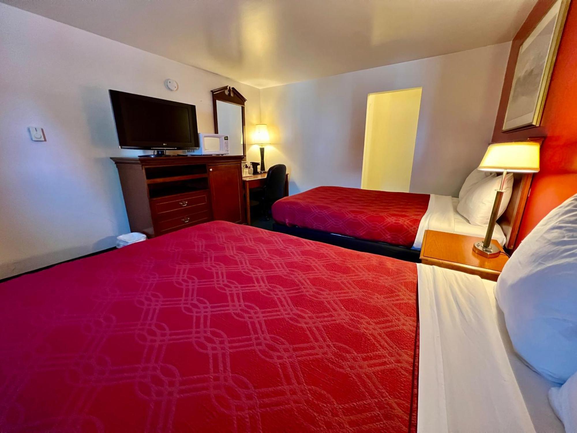 Rodeway Inn & Suites Brunswick Near Hwy 1 Экстерьер фото