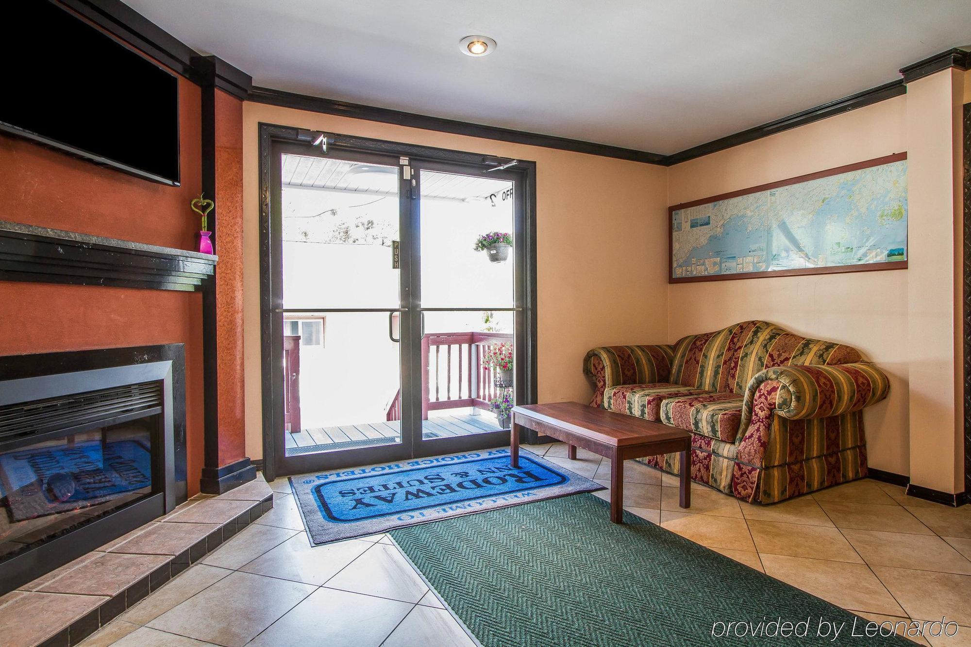 Rodeway Inn & Suites Brunswick Near Hwy 1 Экстерьер фото