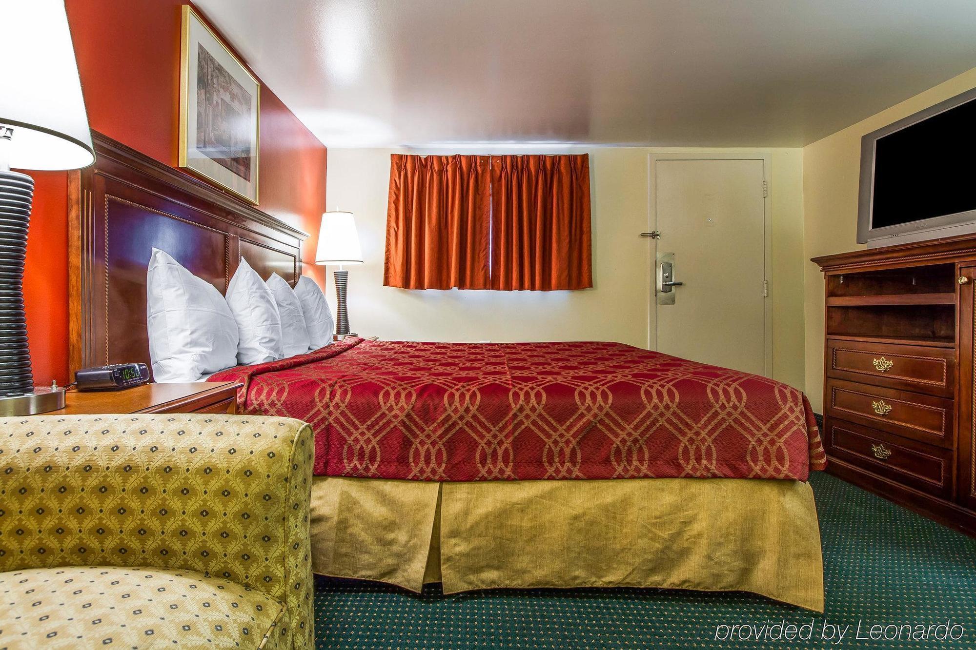 Rodeway Inn & Suites Brunswick Near Hwy 1 Экстерьер фото