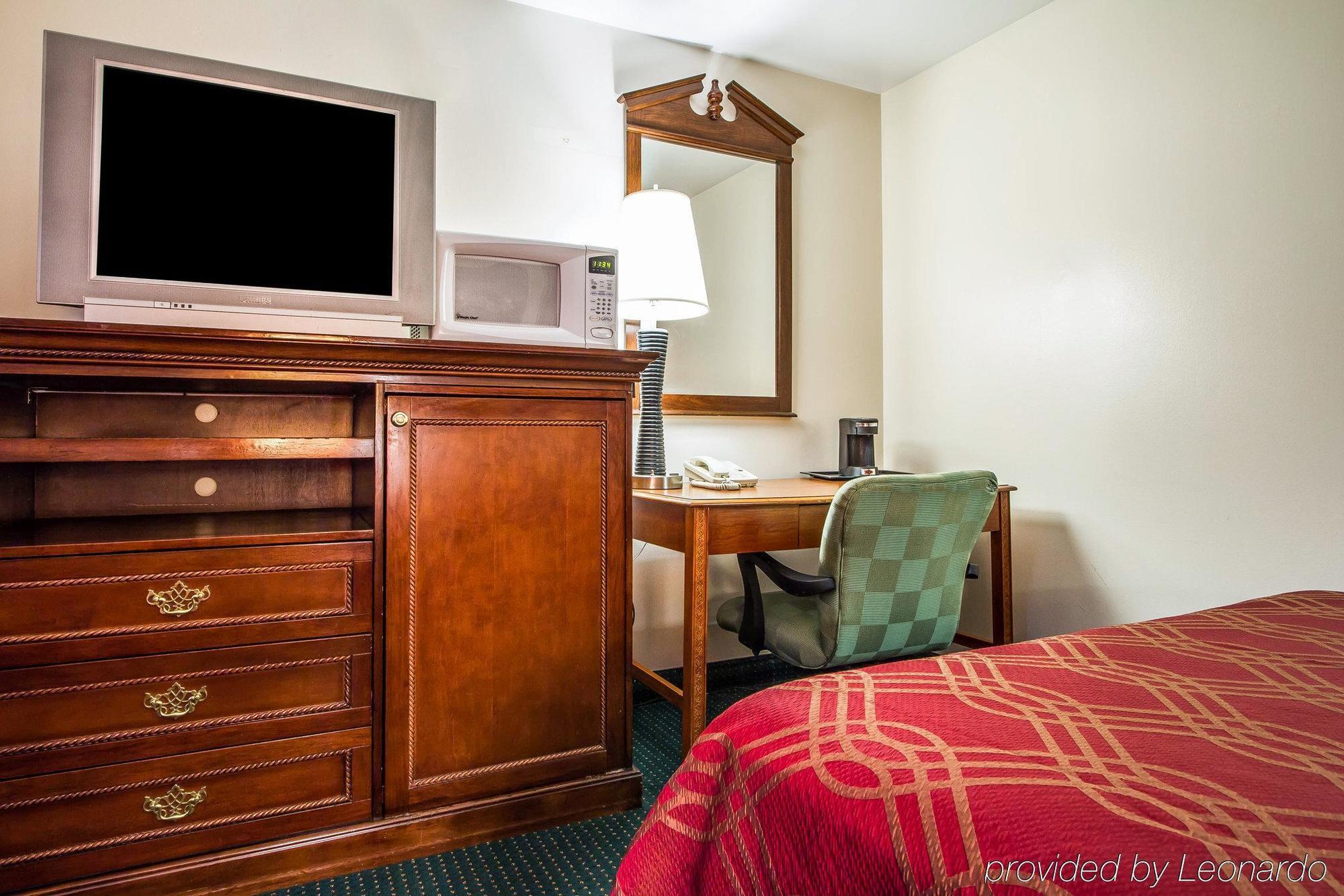 Rodeway Inn & Suites Brunswick Near Hwy 1 Экстерьер фото