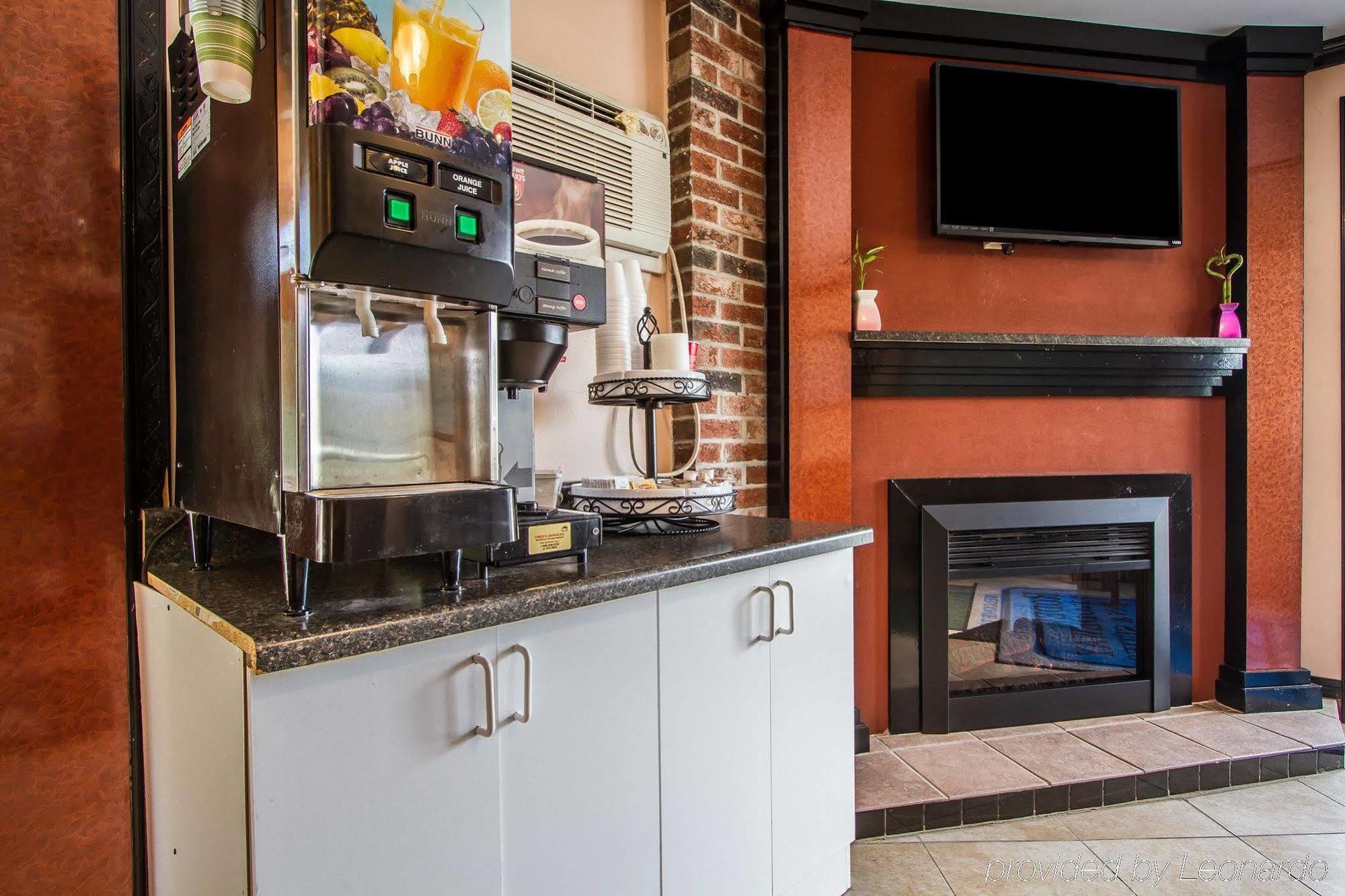 Rodeway Inn & Suites Brunswick Near Hwy 1 Экстерьер фото