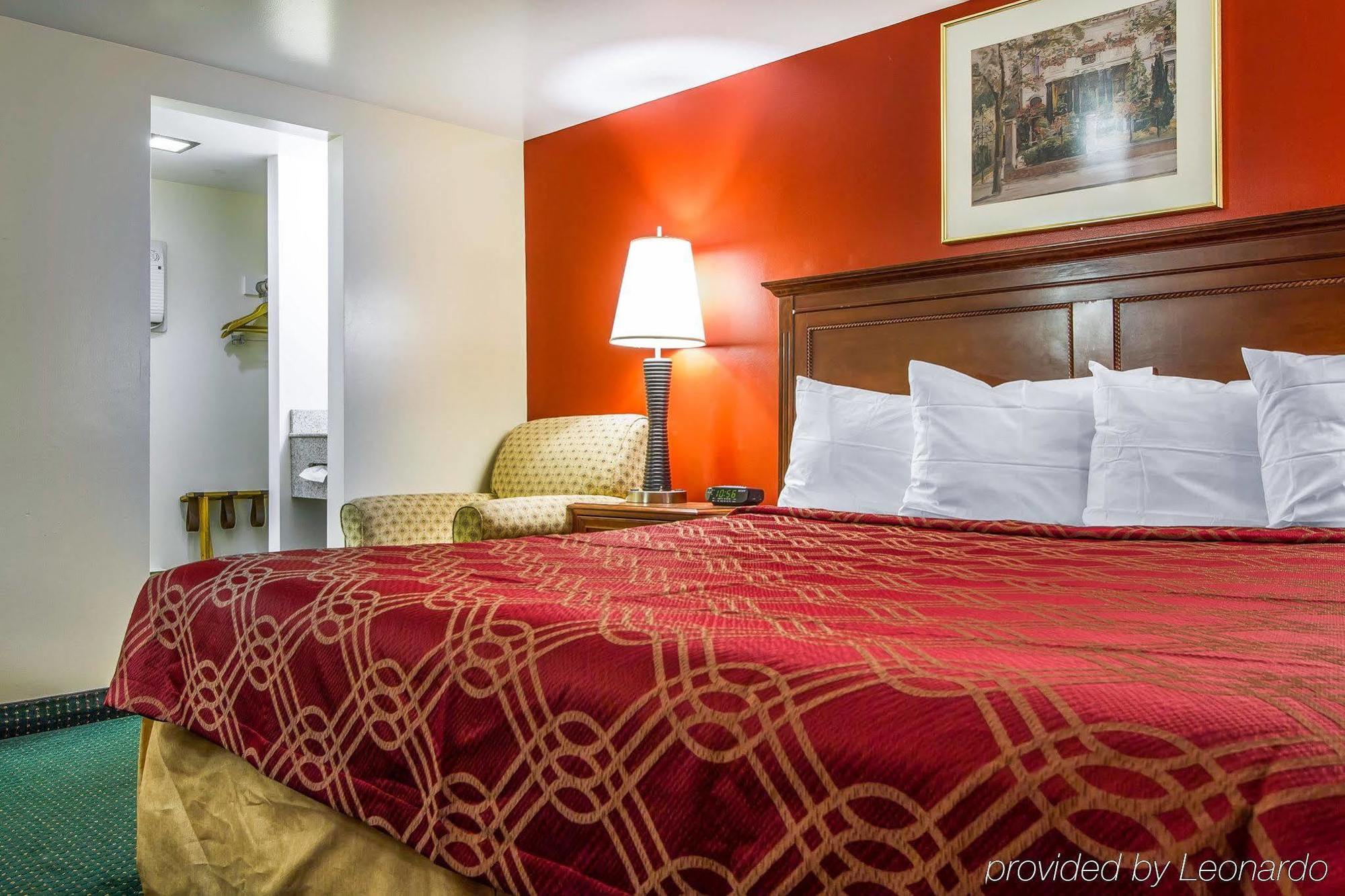 Rodeway Inn & Suites Brunswick Near Hwy 1 Экстерьер фото