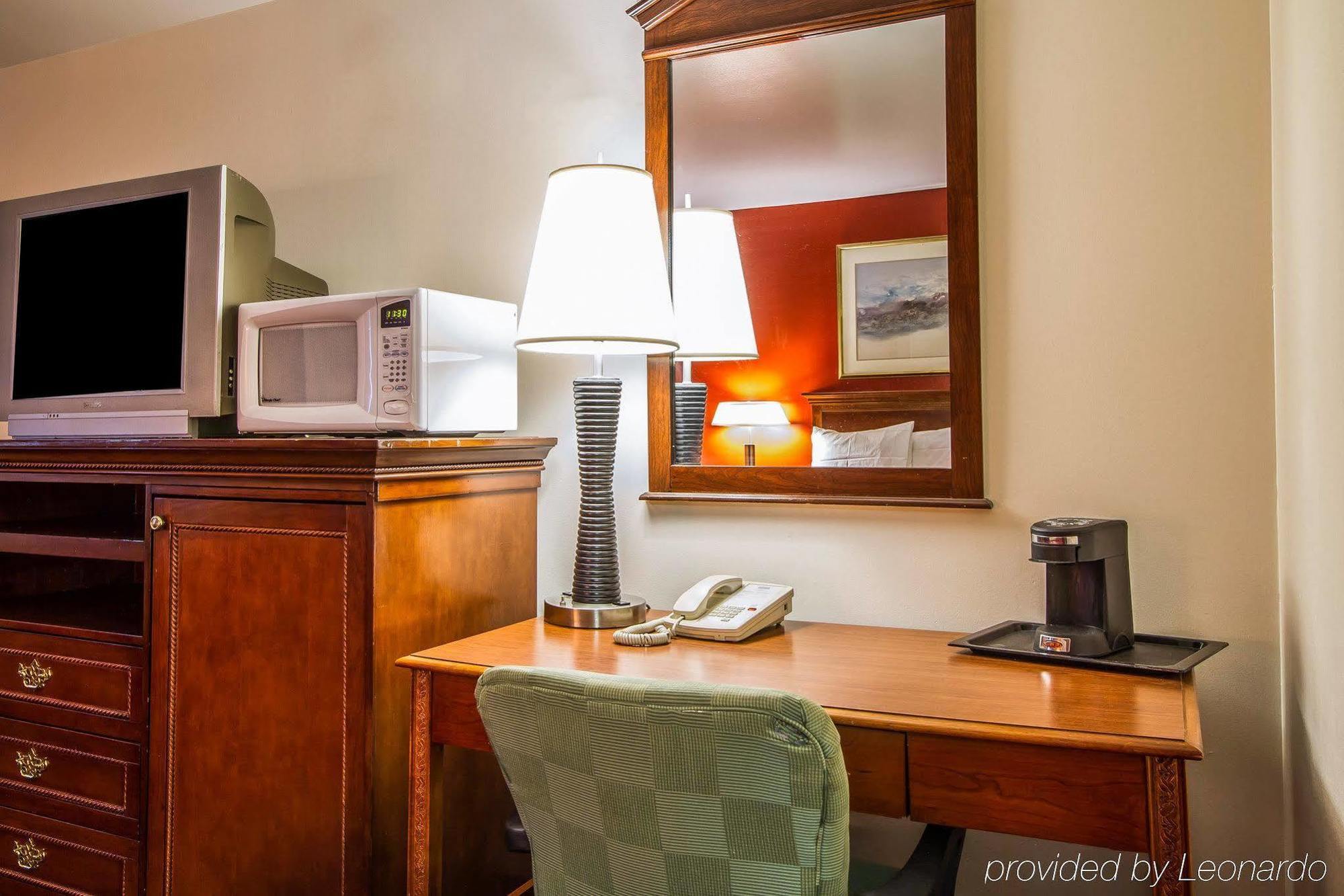 Rodeway Inn & Suites Brunswick Near Hwy 1 Экстерьер фото