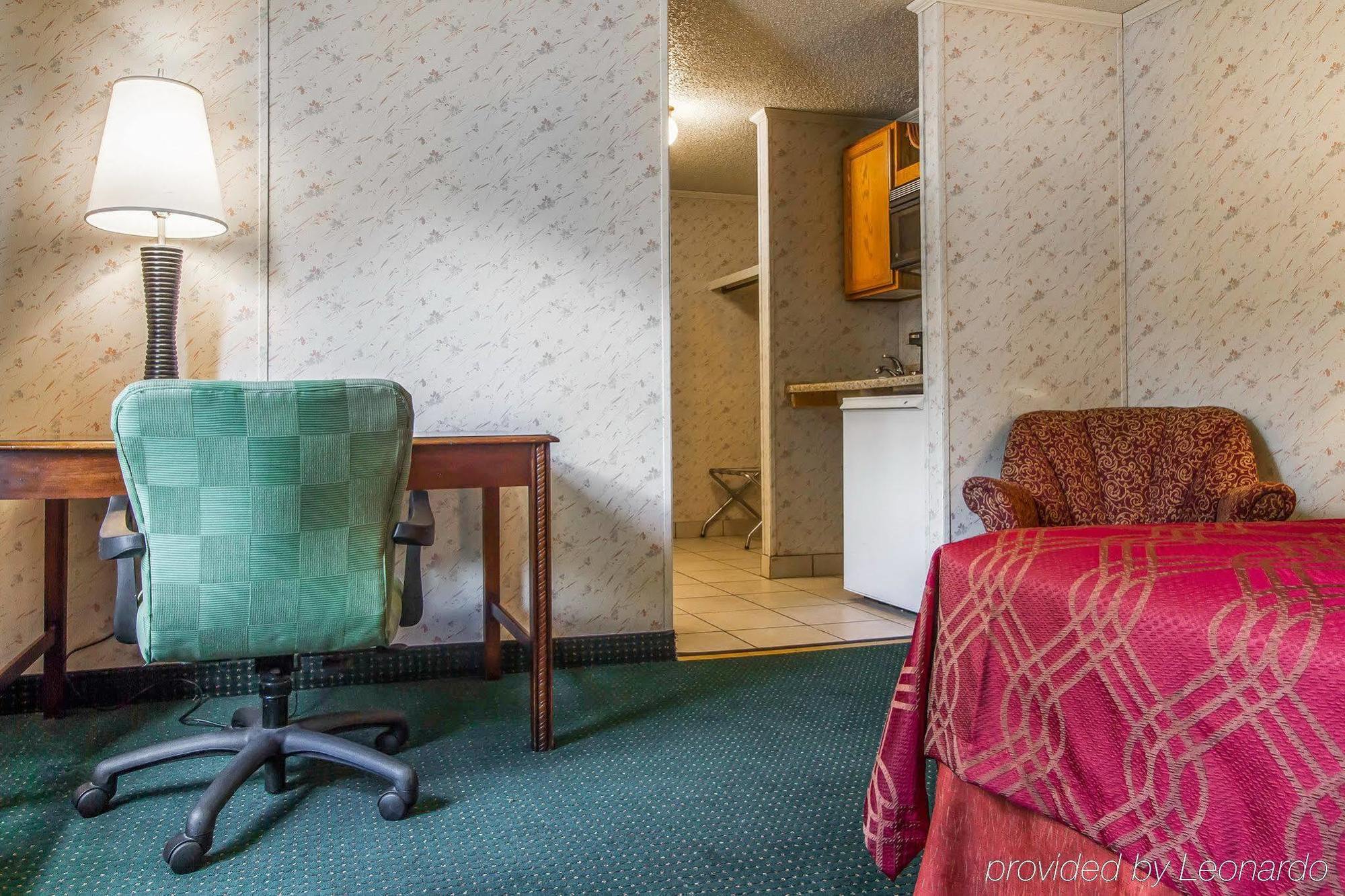 Rodeway Inn & Suites Brunswick Near Hwy 1 Экстерьер фото